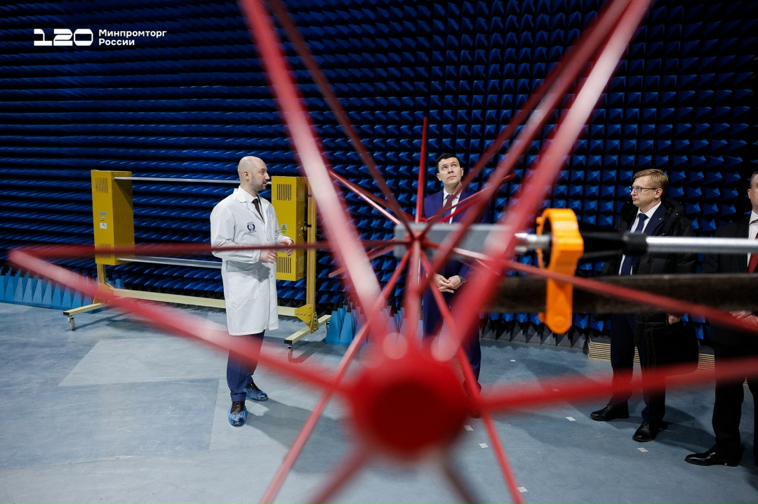 Антон Алиханов посетил государственный научный центр «ВНИИФТРИ»