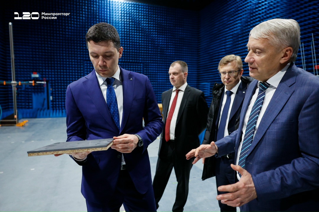 Антон Алиханов посетил государственный научный центр «ВНИИФТРИ»