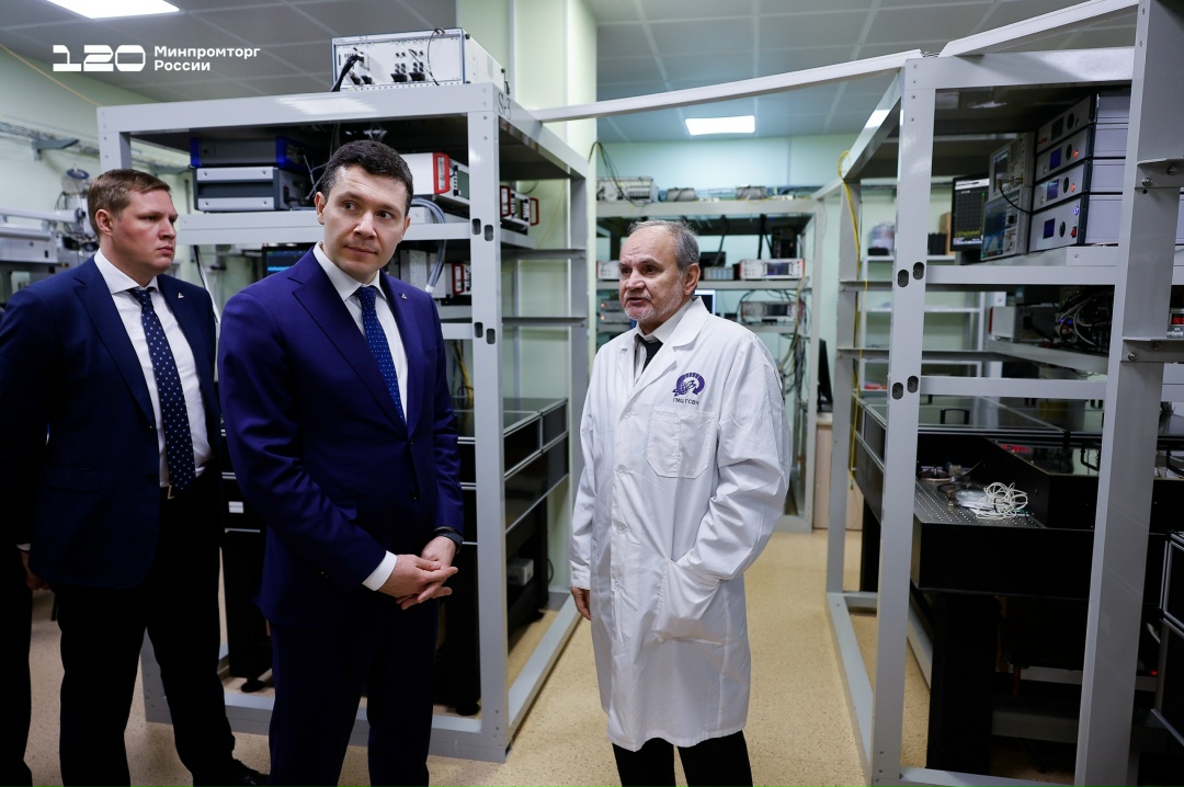 Антон Алиханов посетил государственный научный центр «ВНИИФТРИ»