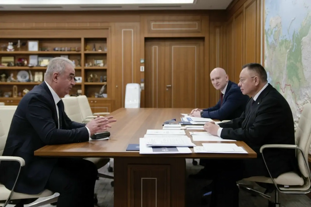 Министр строительства и ЖКХ РФ Ирек Файзуллин провел совещание по вопросам строительства и технологического развития инфраструктурных объектов и предприятий…