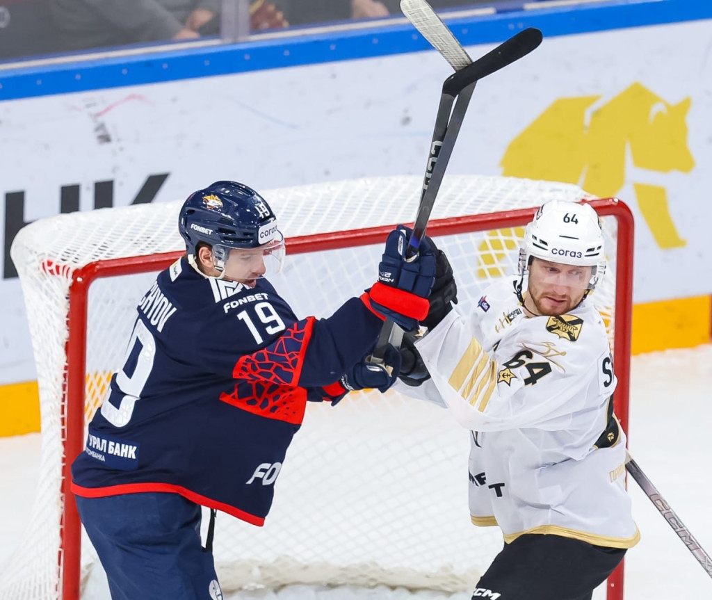 «Металлург» неудержим Восемь побед из девяти ноябрьских матчей – «Металлург» Андрея Разина не просто лидирует в КХЛ, он творит историю!