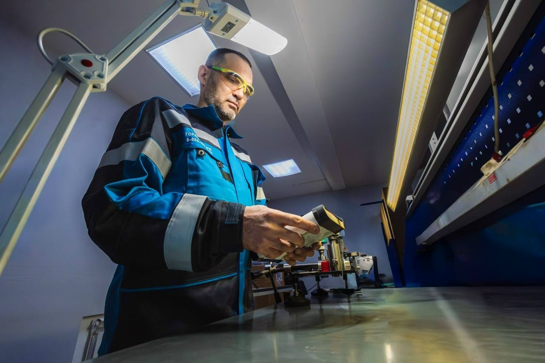 Последнюю неделю осени начинаем с Маратом Шафигуллиным — техником-метрологом лаборатории поверки теплофизических средств измерения Центра АСУТП.