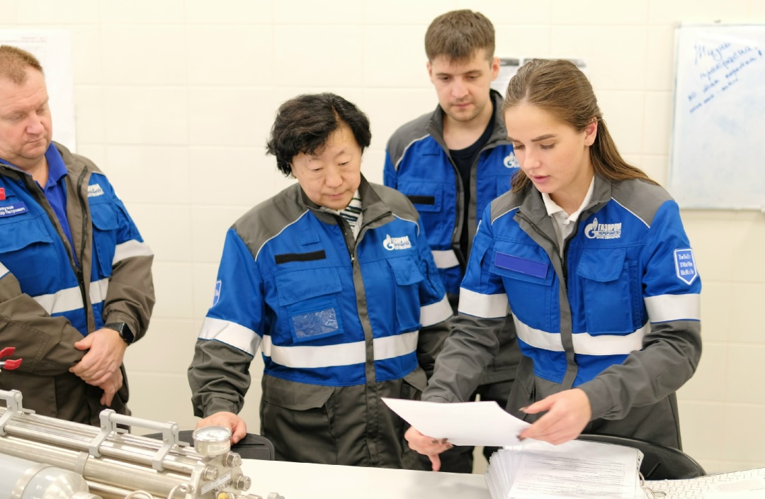 ОБМЕН ОПЫТОМ: ПРЕПОДАВАТЕЛИ ДВФУ ПРОШЛИ СТАЖИРОВКУ НА АМУРСКОМ ГПЗ