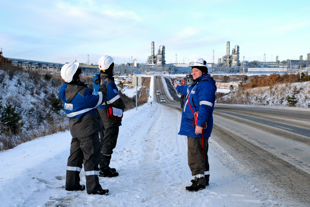 ОБМЕН ОПЫТОМ: ПРЕПОДАВАТЕЛИ ДВФУ ПРОШЛИ СТАЖИРОВКУ НА АМУРСКОМ ГПЗ