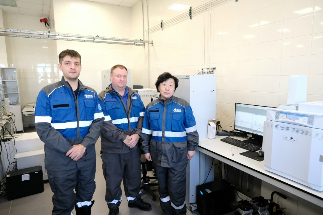 ОБМЕН ОПЫТОМ: ПРЕПОДАВАТЕЛИ ДВФУ ПРОШЛИ СТАЖИРОВКУ НА АМУРСКОМ ГПЗ