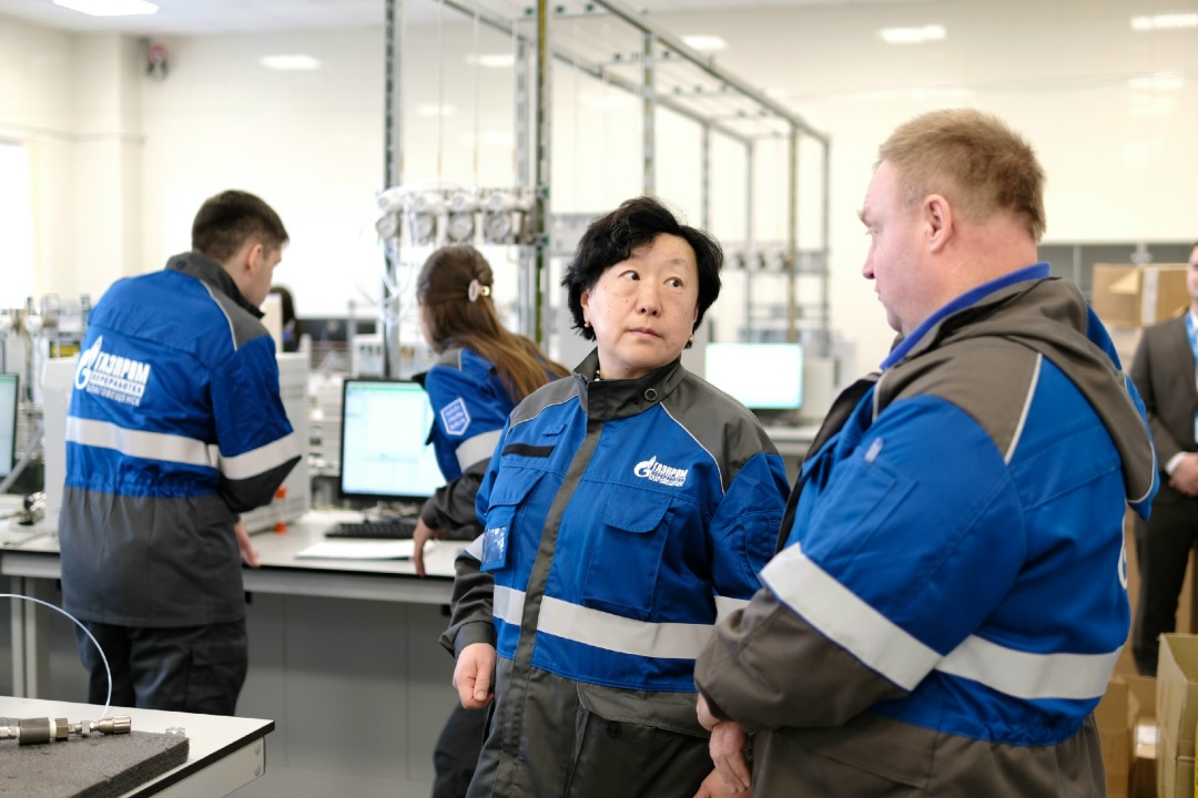 ОБМЕН ОПЫТОМ: ПРЕПОДАВАТЕЛИ ДВФУ ПРОШЛИ СТАЖИРОВКУ НА АМУРСКОМ ГПЗ