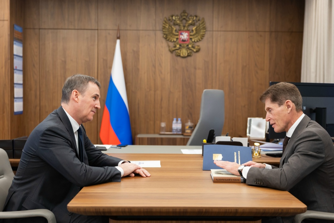 Дмитрий Патрушев и губернатор Приморского края Олег Кожемяко обсудили вопросы сельского хозяйства и экологии региона.