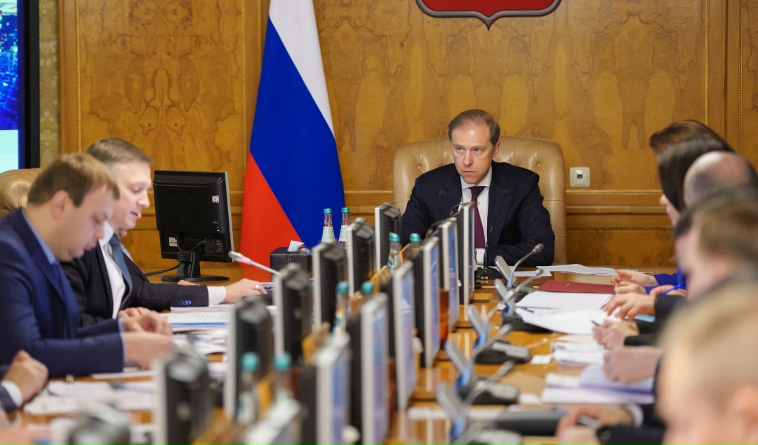 Денис Мантуров провел совещание по актуализации Стратегии развития автомобильной промышленности до 2035 года.