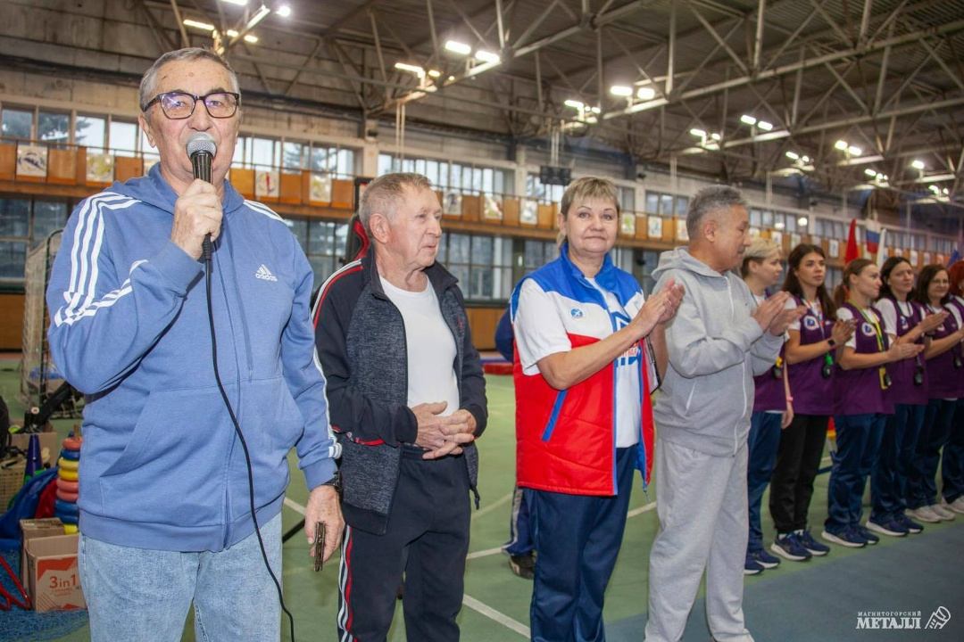 Ветераны снова задали темп Пока кто-то говорит, что «в возрасте уже не до спорта», более 350 пенсионеров ММК собрались в манеже СК «Металлург-Магнитогорск» и…