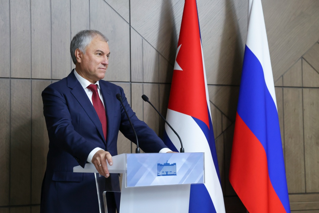 Сегодня в Государственной Думе Член Политбюро, Секретарь ЦК Компартии и депутат парламента Кубы Роберто Томас Моралес Охеда вручил Первому заместителю…