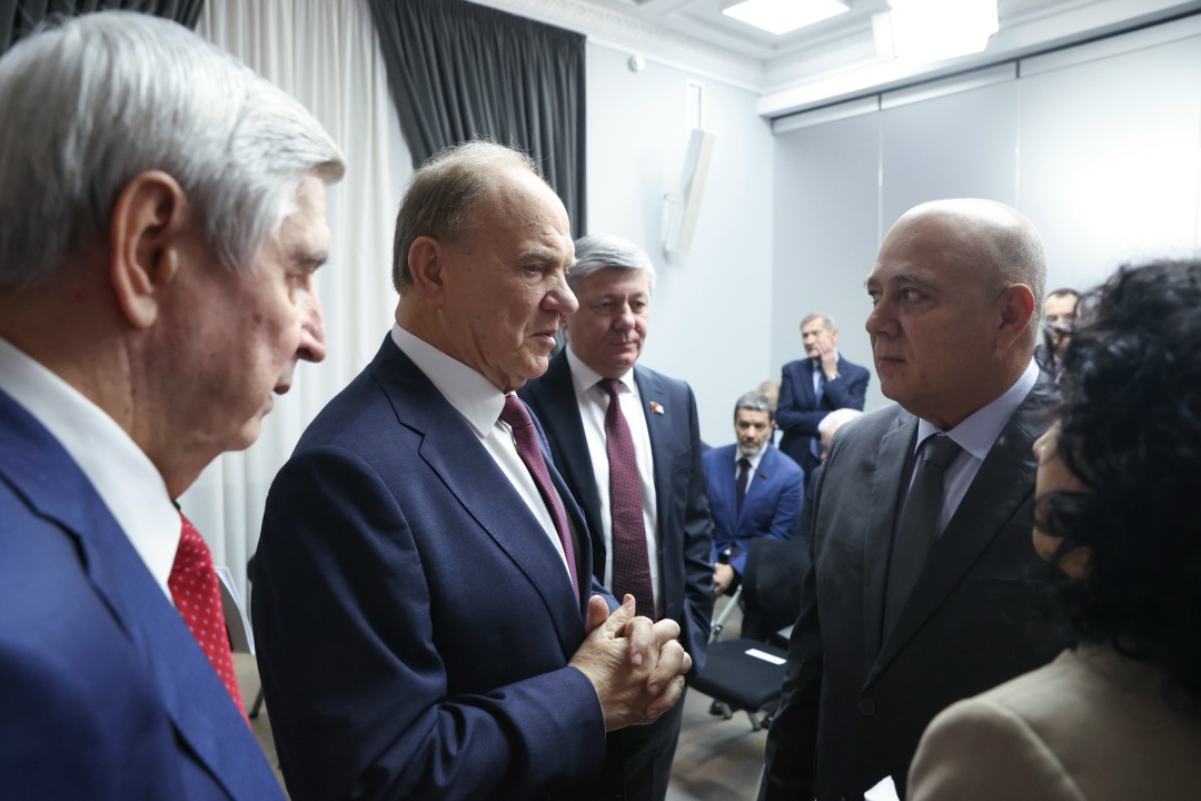 Сегодня в Государственной Думе Член Политбюро, Секретарь ЦК Компартии и депутат парламента Кубы Роберто Томас Моралес Охеда вручил Первому заместителю…