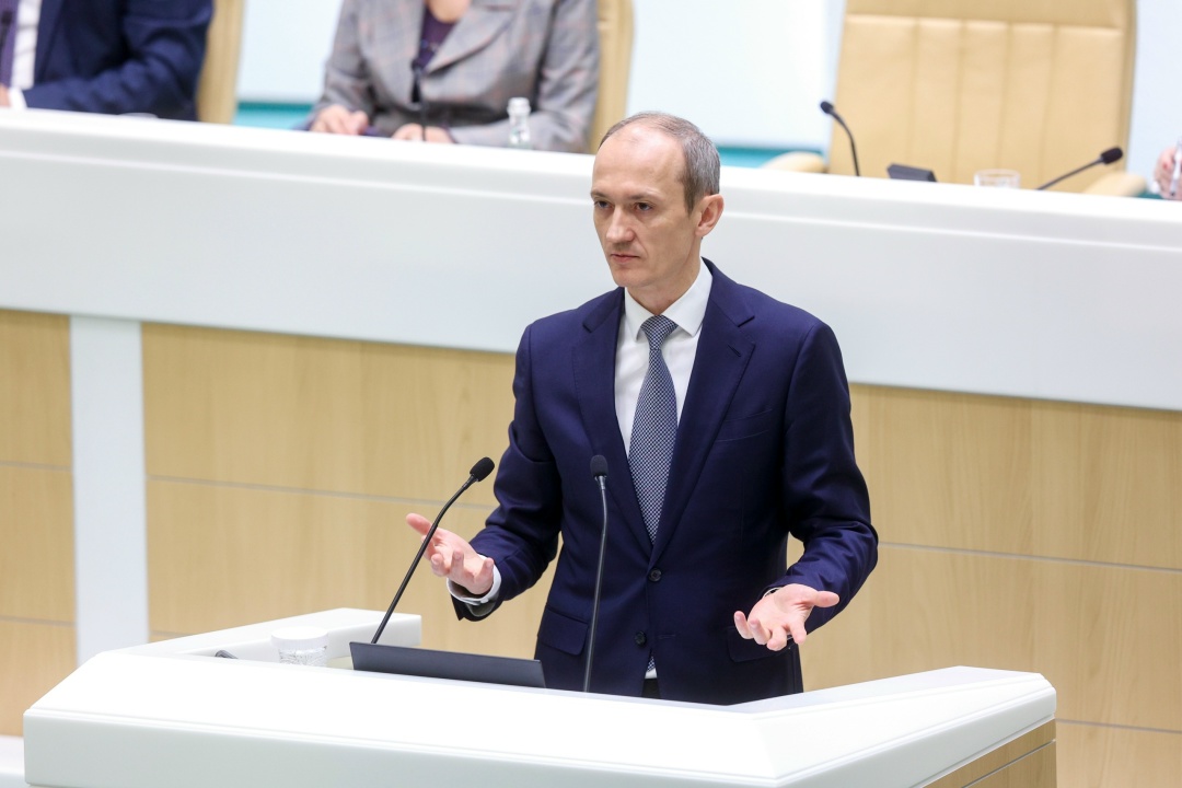 Вице-премьер Дмитрий Григоренко рассказал сенаторам о цифровых достижения России в рамках правчаса.