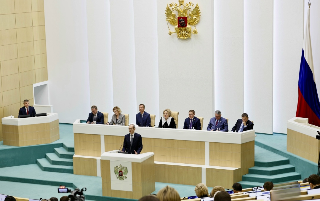 Вице-премьер Дмитрий Григоренко рассказал сенаторам о цифровых достижения России в рамках правчаса.