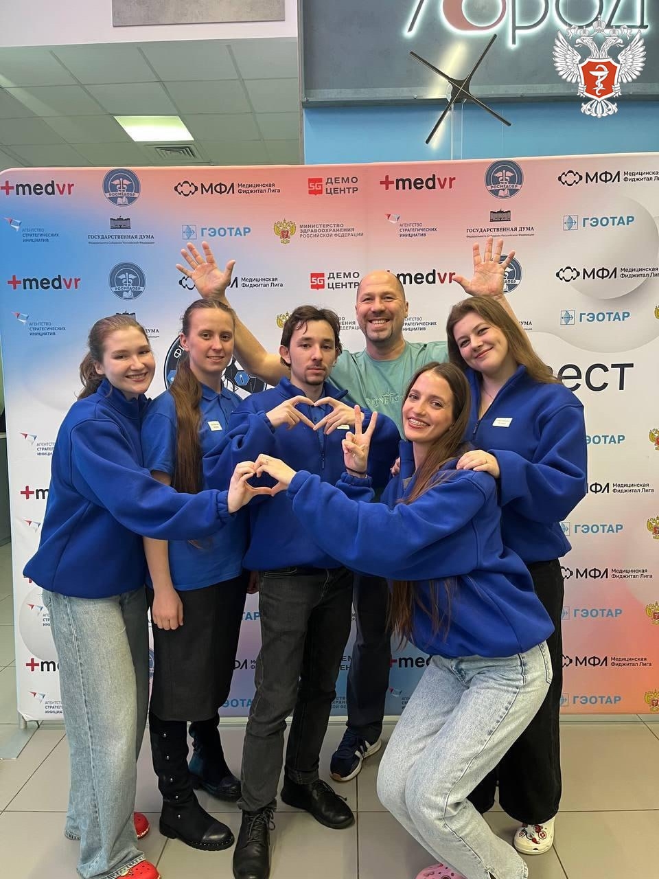 Студенты Тихоокеанского ГМУ Минздрава России трижды помогали пассажирам рейса Владивосток-Москва