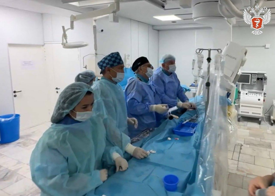 Российские трансплантологи и кардиологи работают в Бишкеке