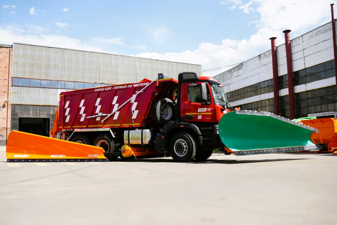 Показываем красивое, КАМАЗовое Автогигант Ростеха представил новую комбинированную дорожную машину на шасси К5