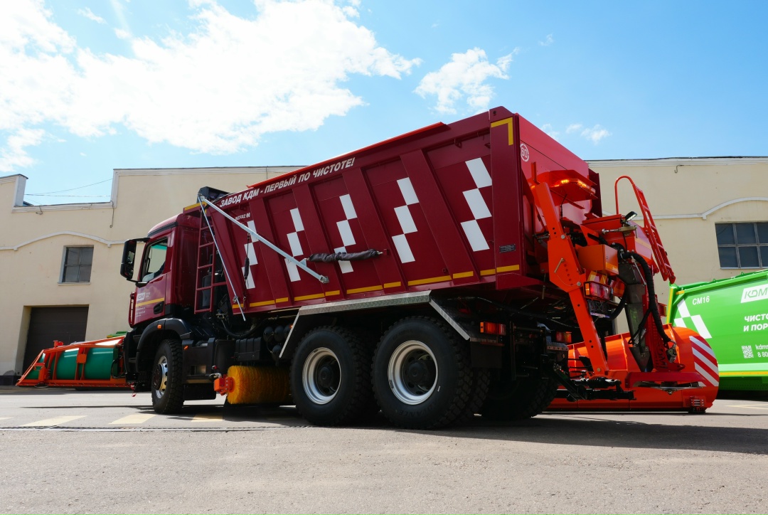 Показываем красивое, КАМАЗовое Автогигант Ростеха представил новую комбинированную дорожную машину на шасси К5