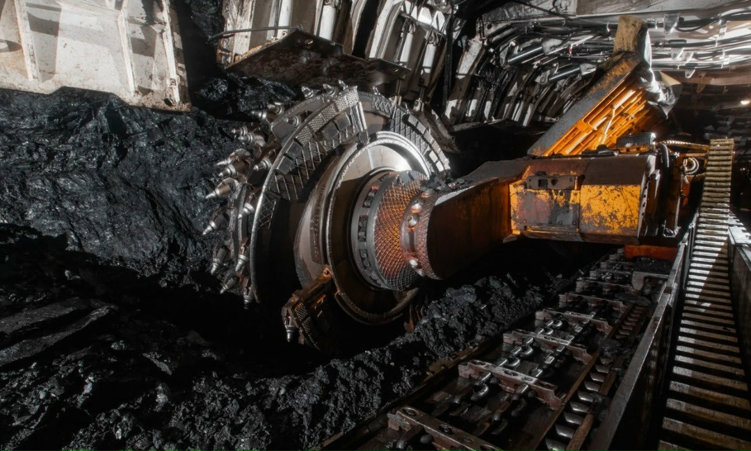 Шахта «Распадская»: план выполнен! Горняки шахты «Распадская» досрочно выполнили годовую производственную программу – добыли более 4,7 млн тонн угля.