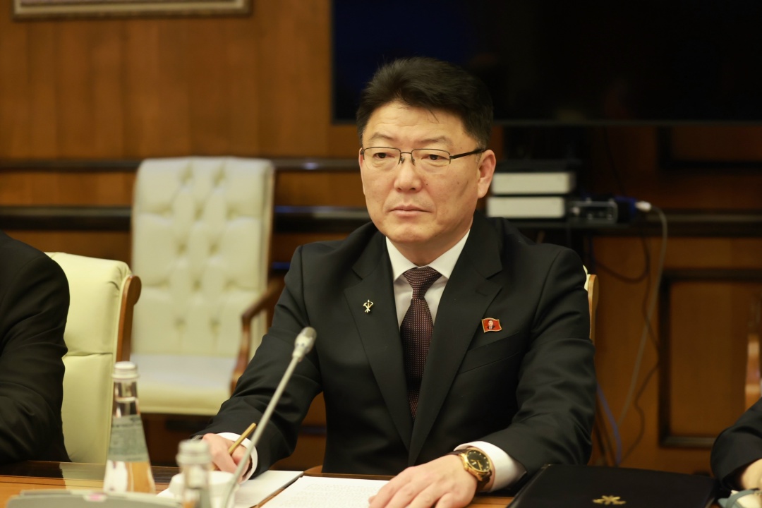 Александр Новак встретился с министром внешнеэкономических дел КНДР Юн Чжон Хо.