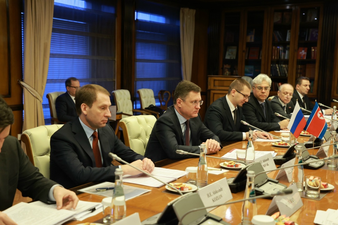 Александр Новак встретился с министром внешнеэкономических дел КНДР Юн Чжон Хо.