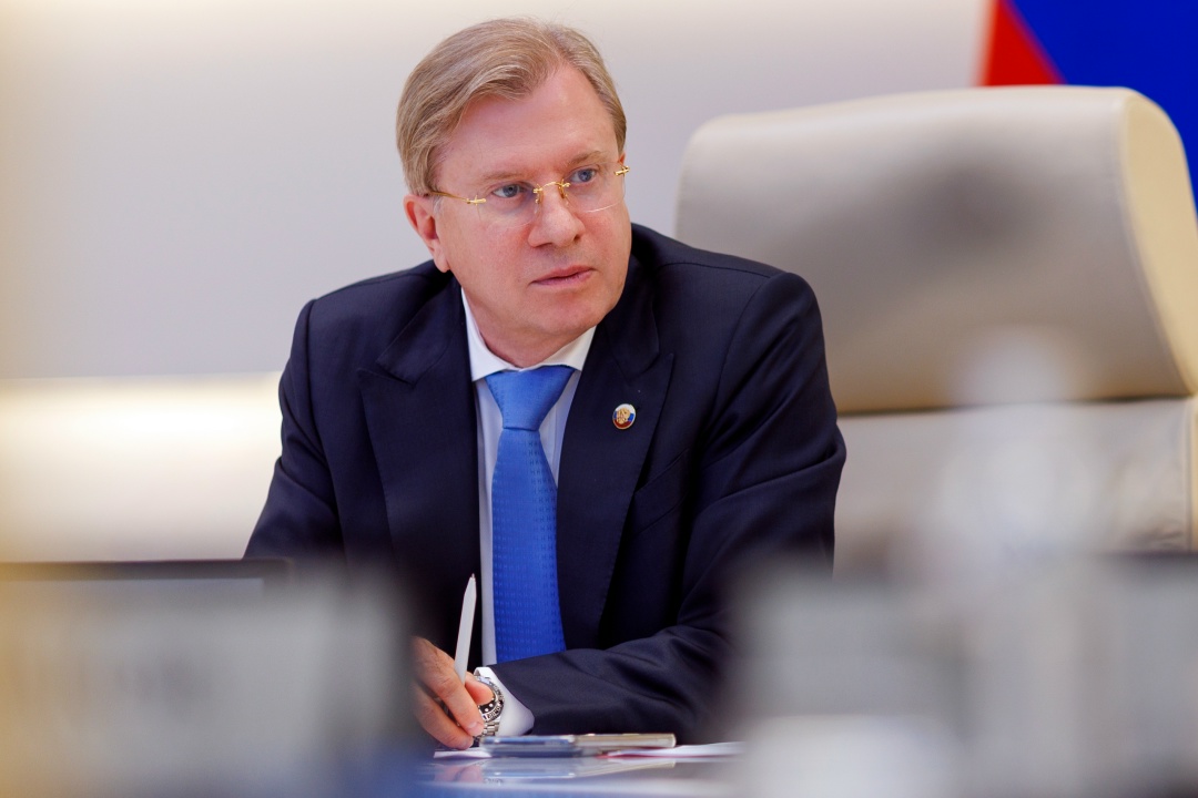 Виталий Савельев провел заседание правкомиссии для координации работ по ликвидации последствий ЧС, вызванной крушением танкеров в Керченском проливе.