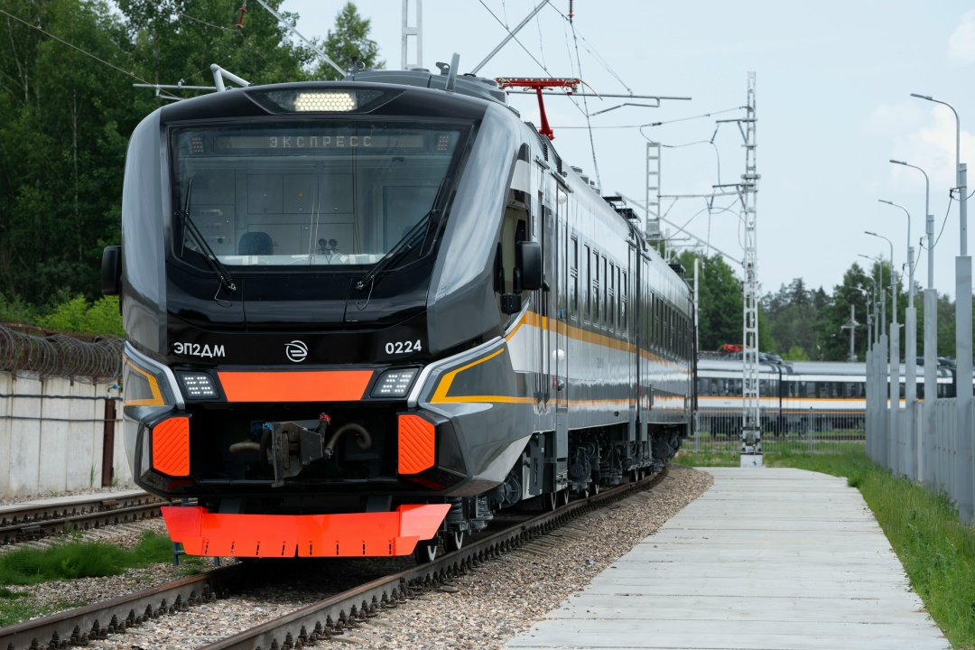 Ездить на российском! Демиховский машиностроительный завод наладил производство электропоездов с применением отечественного электрооборудования и создал новый…