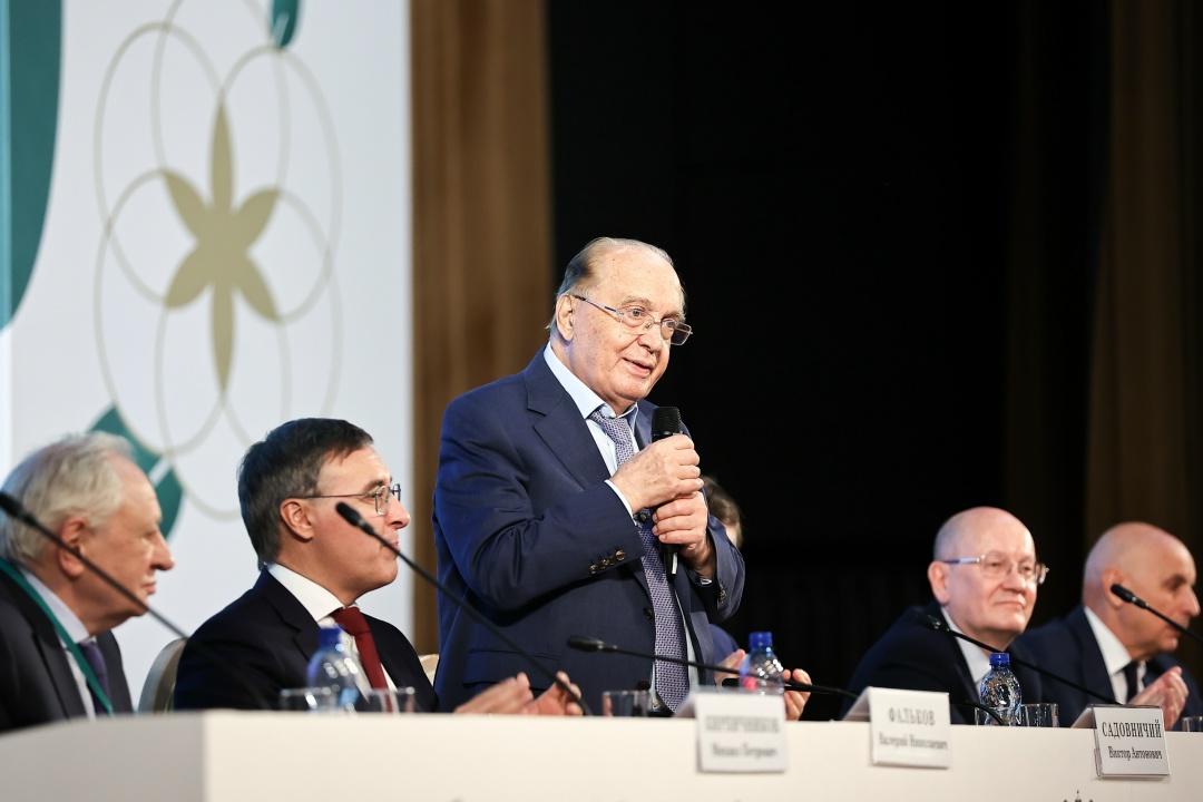 Сергей Кравцов: Ежегодно более 2,7 млн школьников участвуют в олимпиадах по математике, более 550 тыс. становятся победителями и призерами.