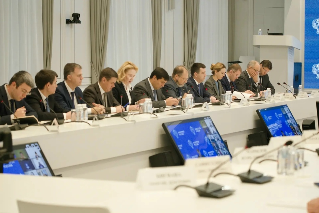 В Минстрое России прошло еженедельное оперативное совещание под председательством Министра строительства и ЖКХ РФ Ирека Файзуллина