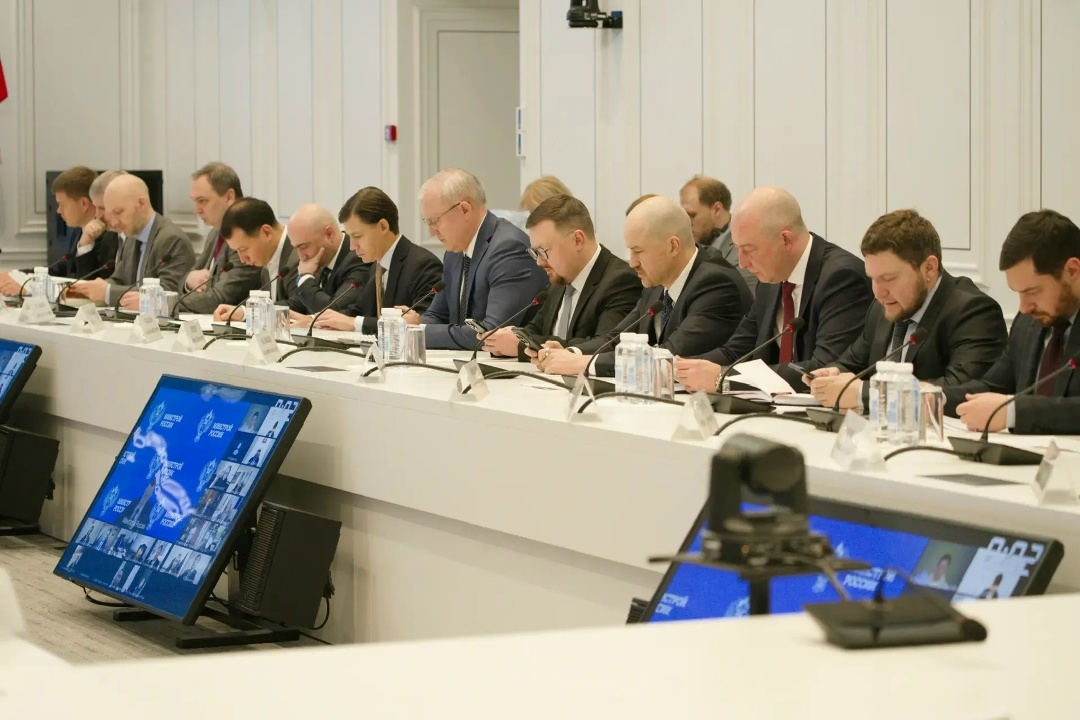 В Минстрое России прошло еженедельное оперативное совещание под председательством Министра строительства и ЖКХ РФ Ирека Файзуллина