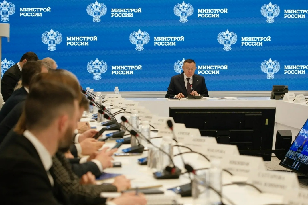 В Минстрое России прошло еженедельное оперативное совещание под председательством Министра строительства и ЖКХ РФ Ирека Файзуллина