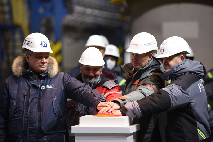 На заре XX века, когда Советский Союз осознал, как важно построить свою алюминиевую индустрию, мы пошли к норвежцам за «Содербергом»