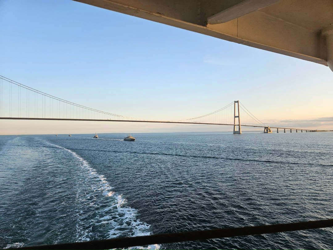 Записки судового электрика Морская работа бывает разной... Сегодня поднимаешься на палубу в жаре и влажности, где солнце плавит всё вокруг