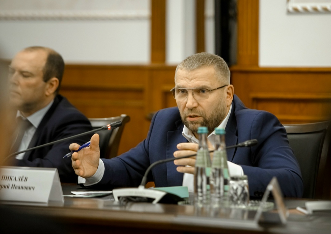 Минтранс и ФТС работают над сокращением времени прохождения границы до 10 минут