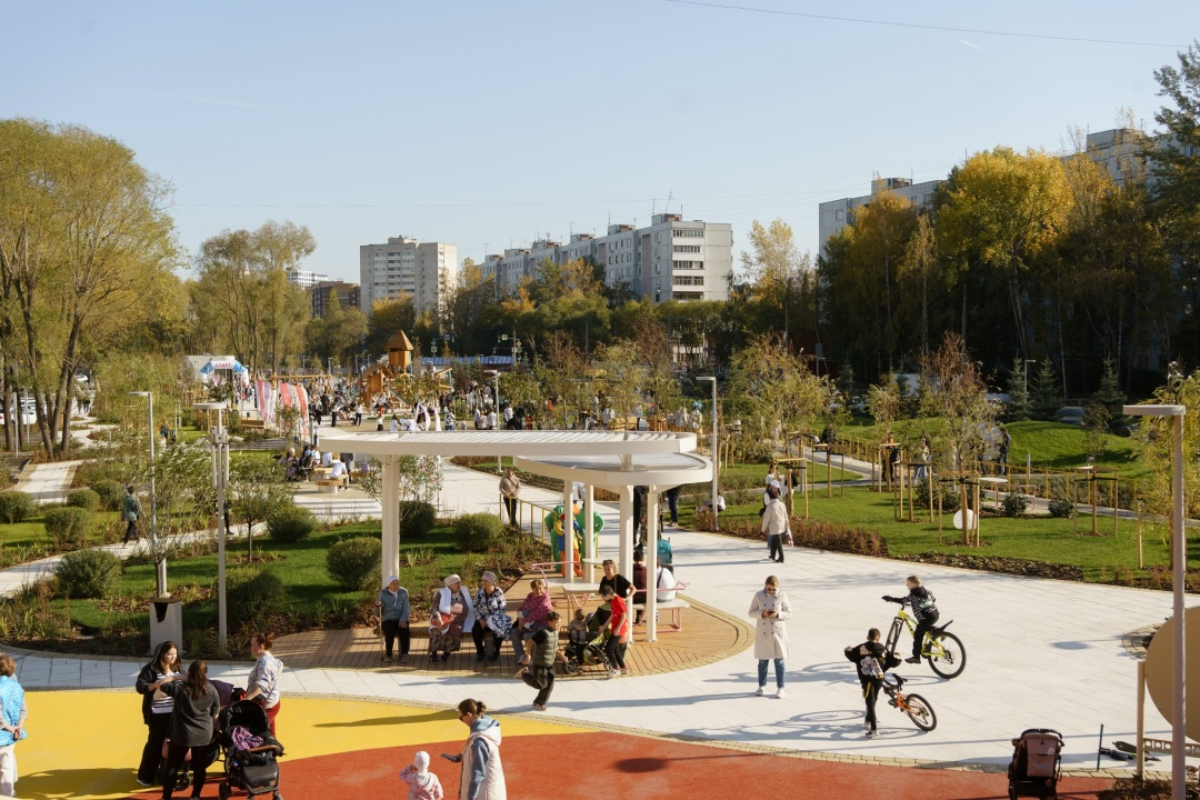 Марат Хуснуллин: Порядка 80 тыс. общественных и дворовых территорий благоустроили в России с 2019 года.