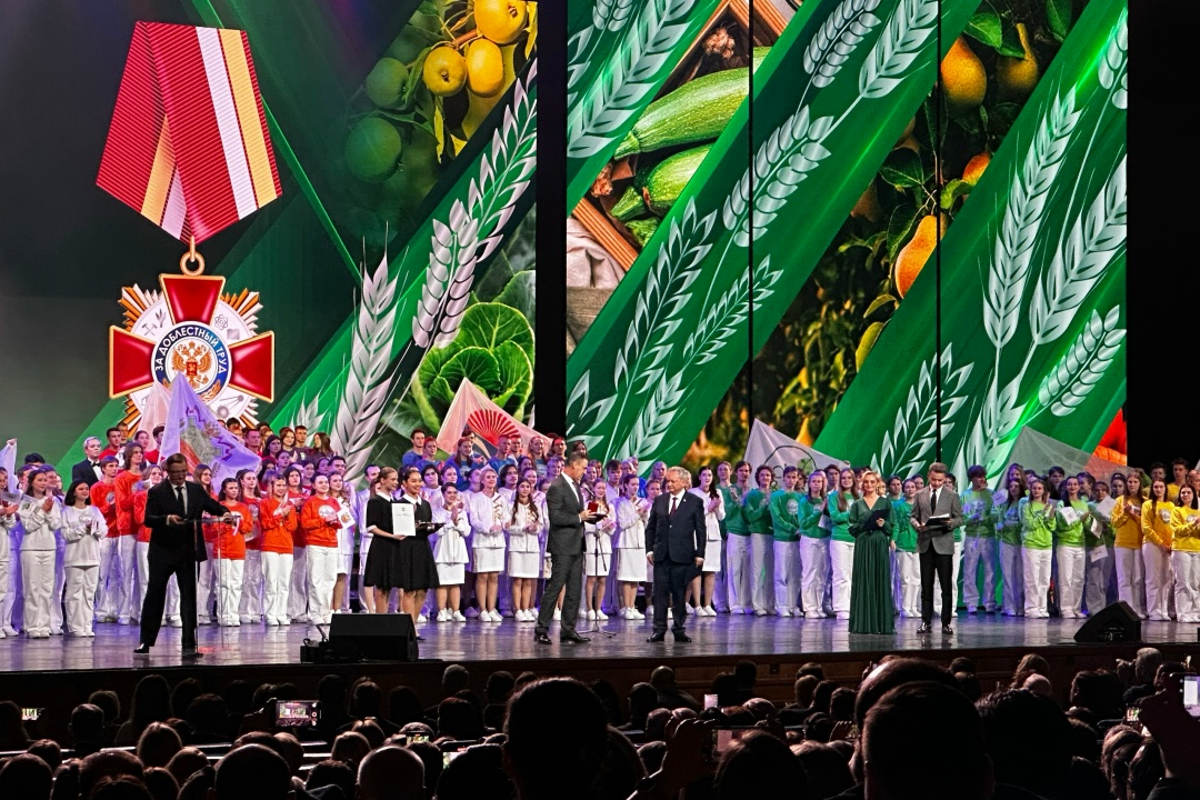 Дмитрий Патрушев поздравил коллектив Тимирязевской академии с юбилеем вуза.