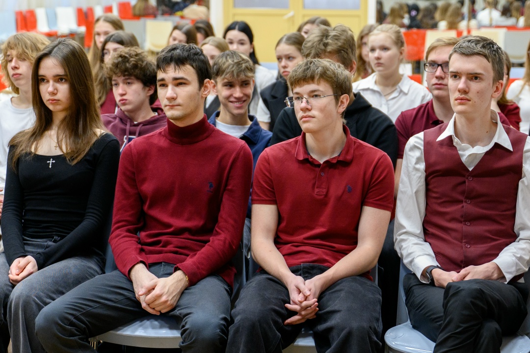 Ирина Окладникова провела урок финграмотности для московских школьников