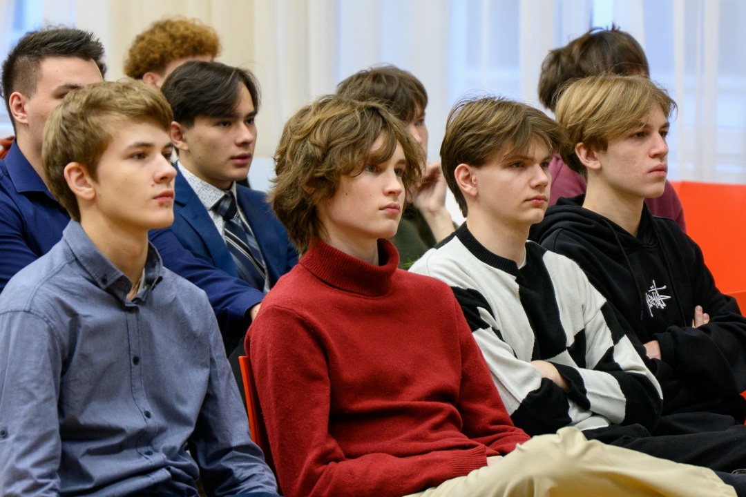 Ирина Окладникова провела урок финграмотности для московских школьников