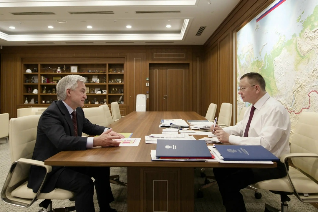 Глава Минстроя России Ирек Файзуллин и заместитель председателя правительства Амурской области Павел Матюхин обсудили вопросы развития жилищного строительства…