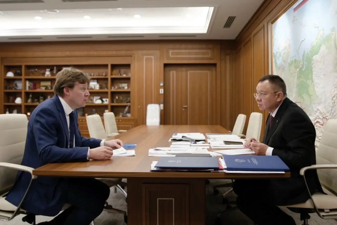 Глава Минстроя России Ирек Файзуллин провел рабочую встречу с президентом Национального объединения строителей (НОСТРОЙ) Антоном Глушковым