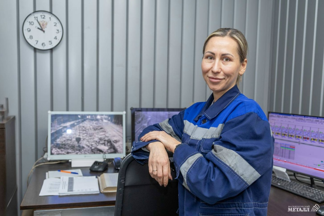 Без неё плавка бы встала Регина Комлева — из тех людей, благодаря кому работа в ЭСПЦ проходит спокойно.