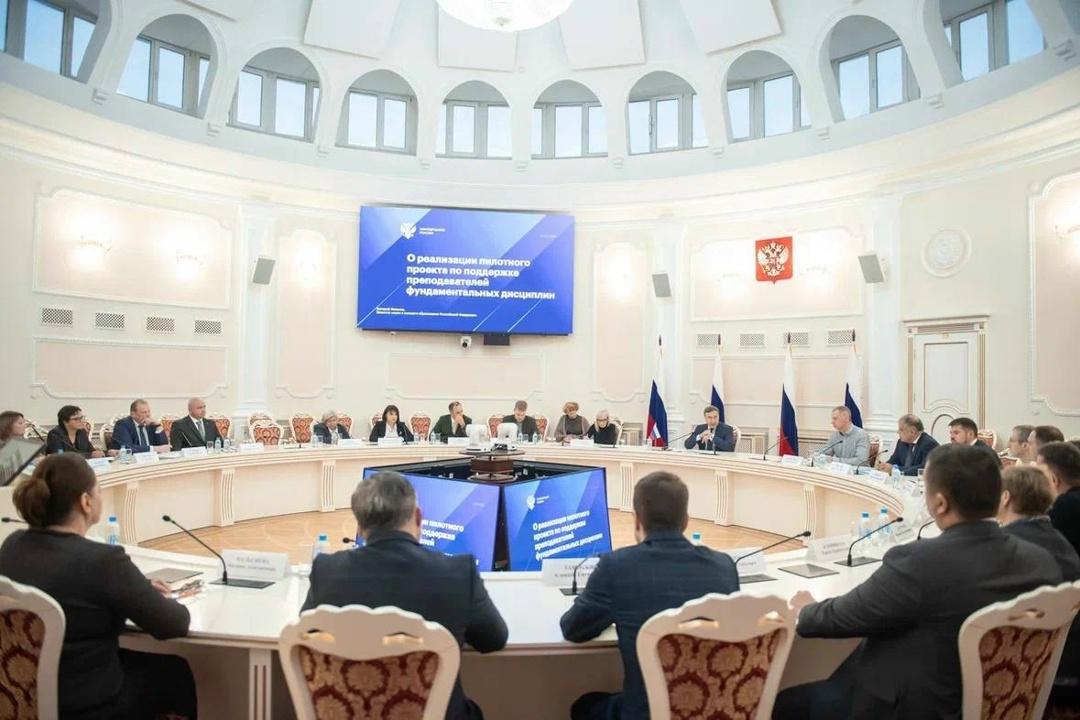 Глава Минобрнауки Валерий Фальков обсудил с заведующими кафедрами совершенствование приема и обучения на инженерных специальностях.