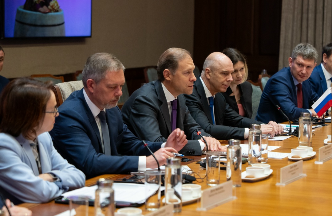 Денис Мантуров встретился с министром финансов Индии Нирмалой Ситхараман.