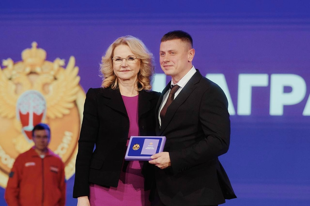 Татьяна Голикова вручила нагрудный знак «Доброволец России» лучшим волонтерам страны на форуме #МЫВМЕСТЕ