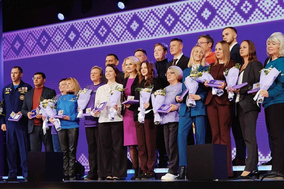 Татьяна Голикова вручила нагрудный знак «Доброволец России» лучшим волонтерам страны на форуме #МЫВМЕСТЕ