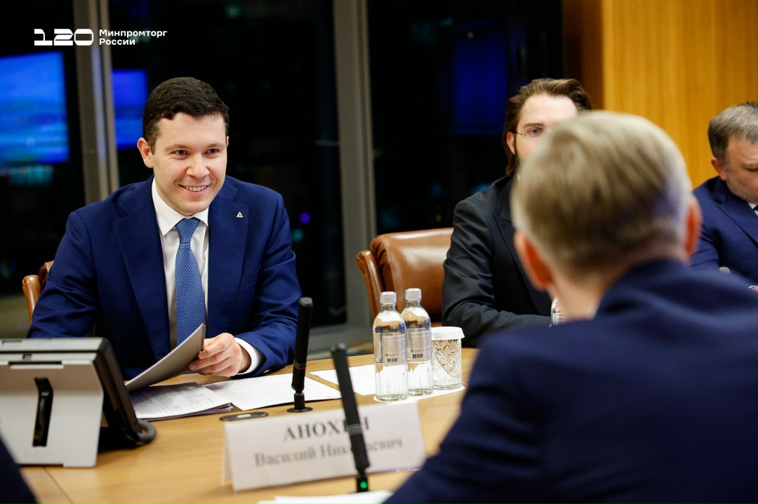 Глава Минпромторга России провел рабочую встречу с губернатором Смоленской области