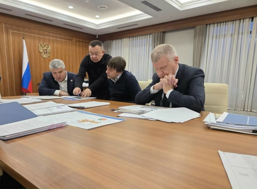 В Минстрое России обсудили строительство передовых общеобразовательных организаций и реализацию пилотного проекта в Новгородской области
