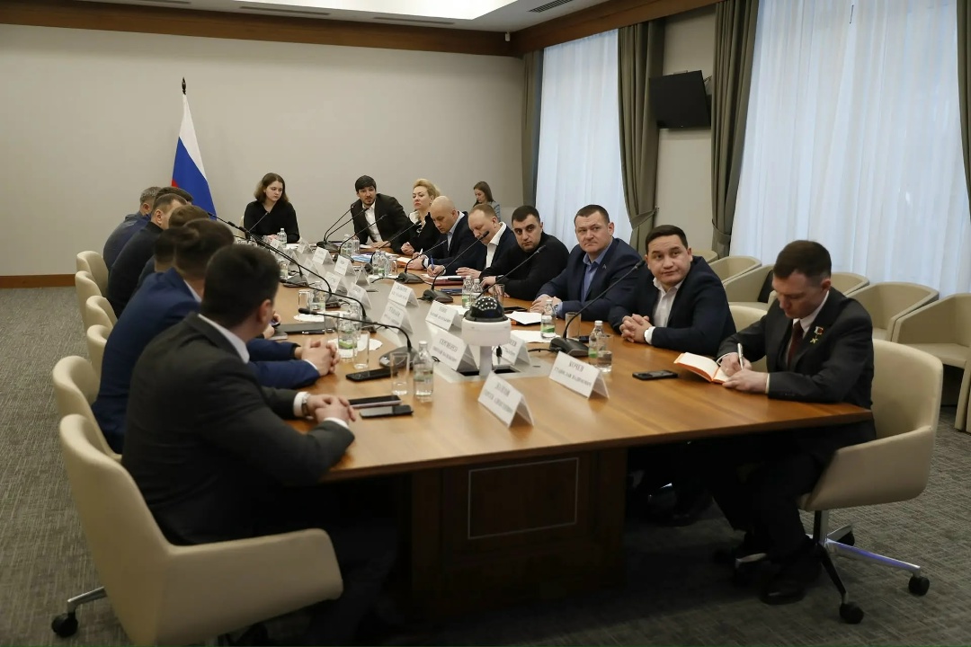 Глава Минстроя России Ирек Файзуллин провел рабочее совещание с Начальником Управления Президента РФ по вопросам формирования и деятельности Государственного…