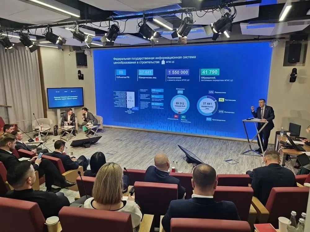 Глава Минстроя России Ирек Файзуллин провел рабочее совещание с Начальником Управления Президента РФ по вопросам формирования и деятельности Государственного…