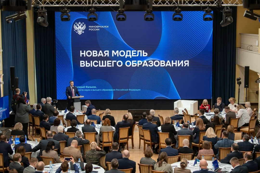 Валерию Фалькову представили передовые разработки томских университетов и научных организаций.