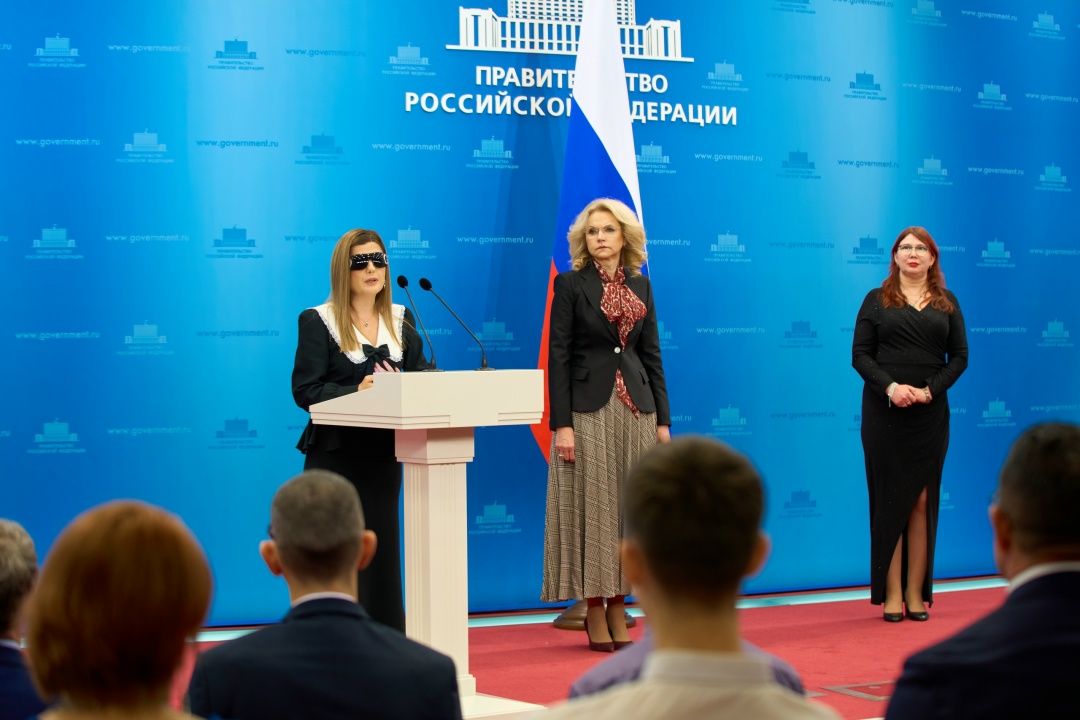 Татьяна Голикова наградила победителей III Всероссийского литературного конкурса имени Эдуарда Асадова.